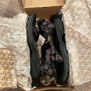 Reba men’s terra size 11